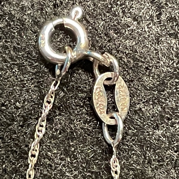 Stunning 18” sterling silver and cubic zirconia necklace. - Picture 4 of 4